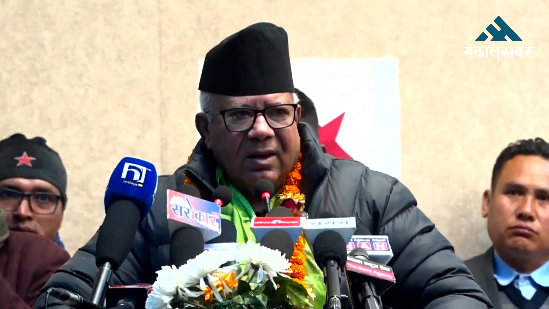 पार्टीमा कुनै नेता विशेषको प्रचार गर्नु राम्रो होइनः माधव नेपाल