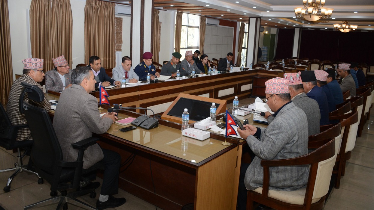 निर्वाचन सुरक्षा सम्बन्धमा गृहमन्त्री अर्यालद्वारा प्रदेशका प्रमुख सचिवहरूसँग छलफल