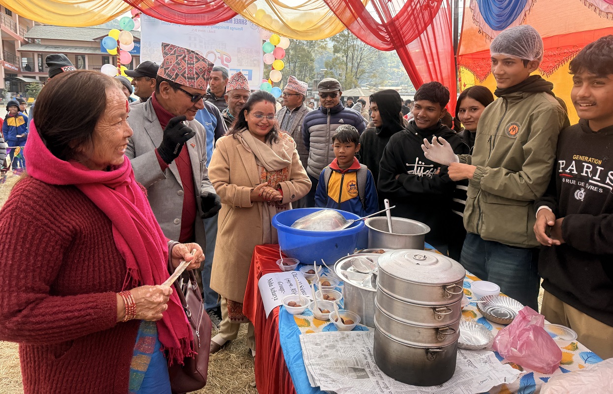 विद्यार्थीले पस्किए ‘फुड फेस्टिभल’मा खानाका परिकार