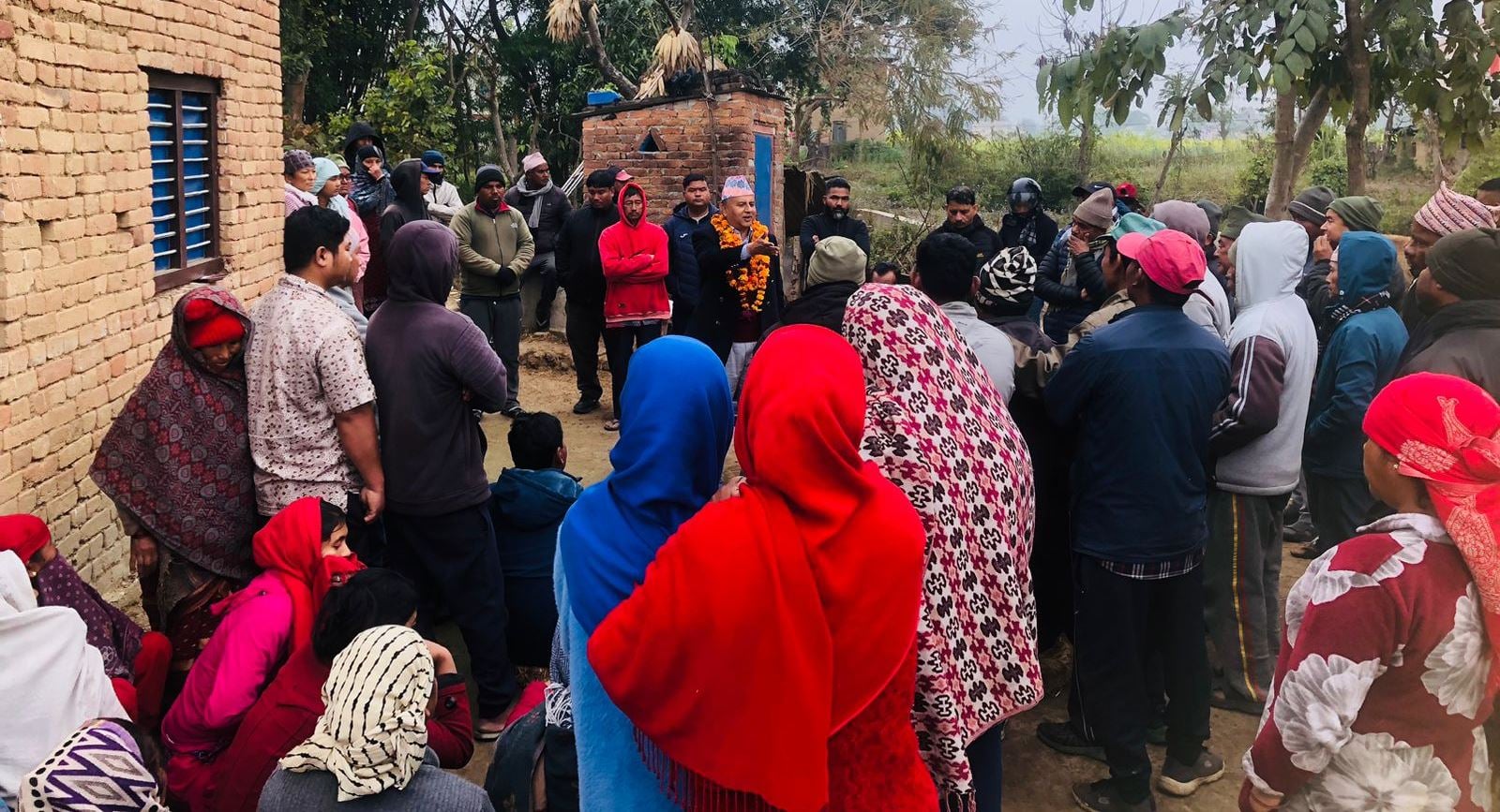 मतदातासँग प्रत्यक्ष संवादमा उम्मेदवार शङ्कर पोखरेल