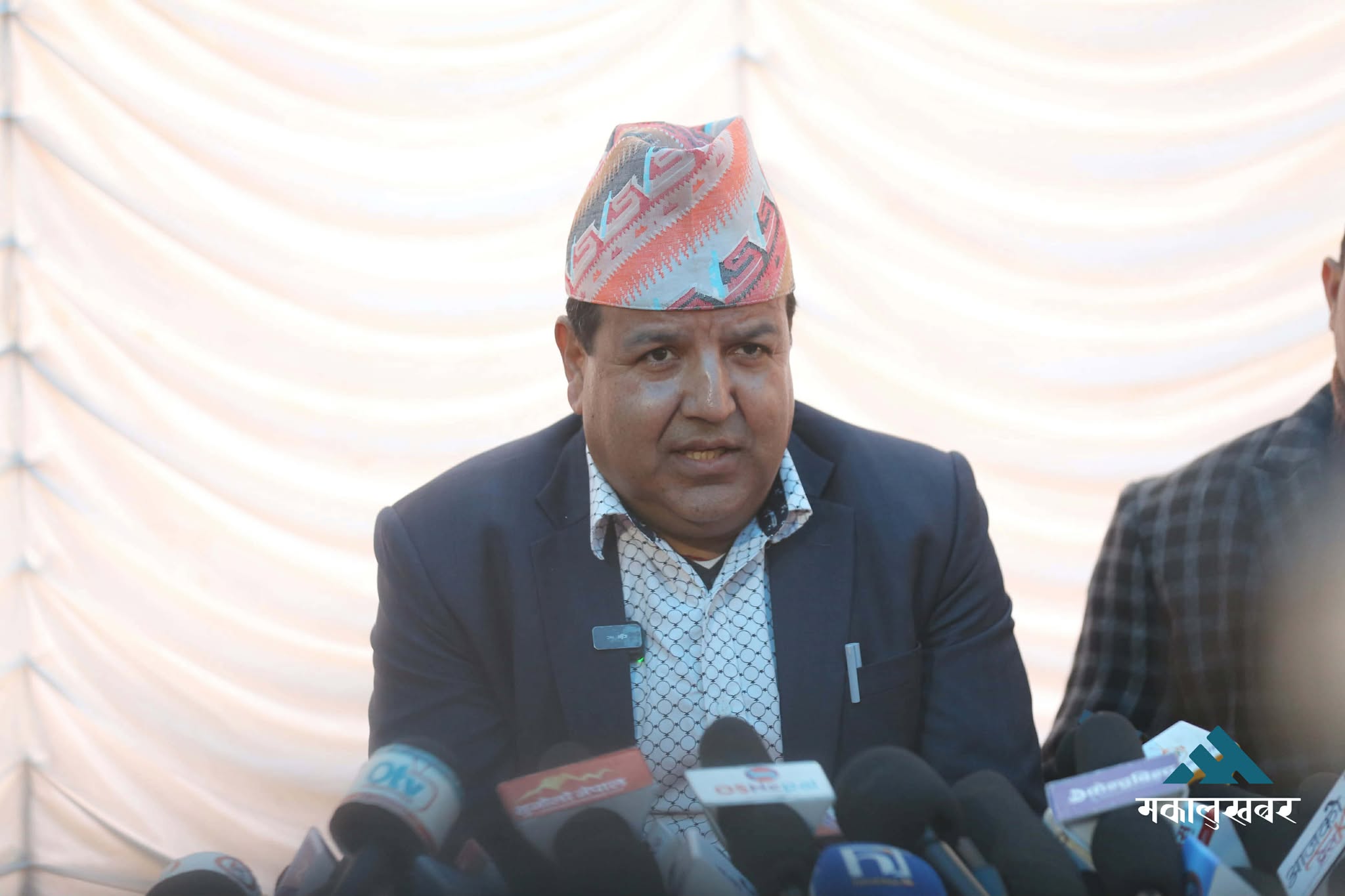 पार्टीभित्रका सबै मतभेदहरु संवादबाट टुंग्याऔँः डा.सुनिल शर्मा