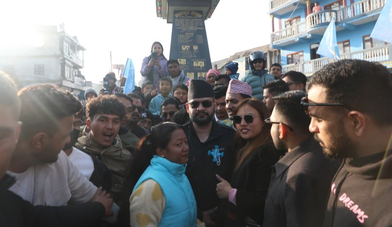 तेह्रथुम पुगेर मत माग्दै बालेन शाह (तस्बिरहरू)