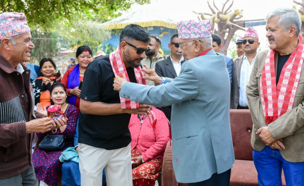एमाले प्रवेश गर्दै खनालले भने- ‘ओलीको राष्ट्रवादी अडानमा साथ दिन्छौँ’