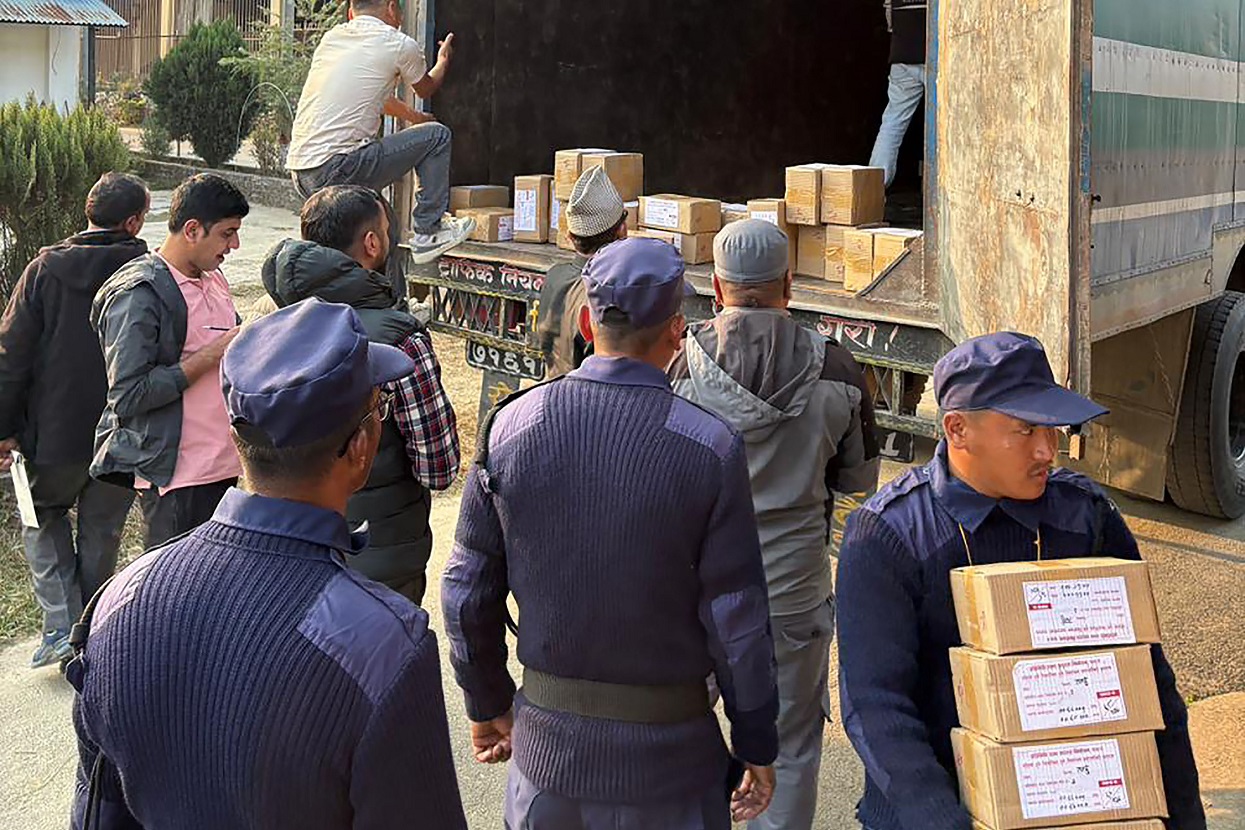 निर्वाचनका लागि तनहुँमा मतपत्र पुग्यो