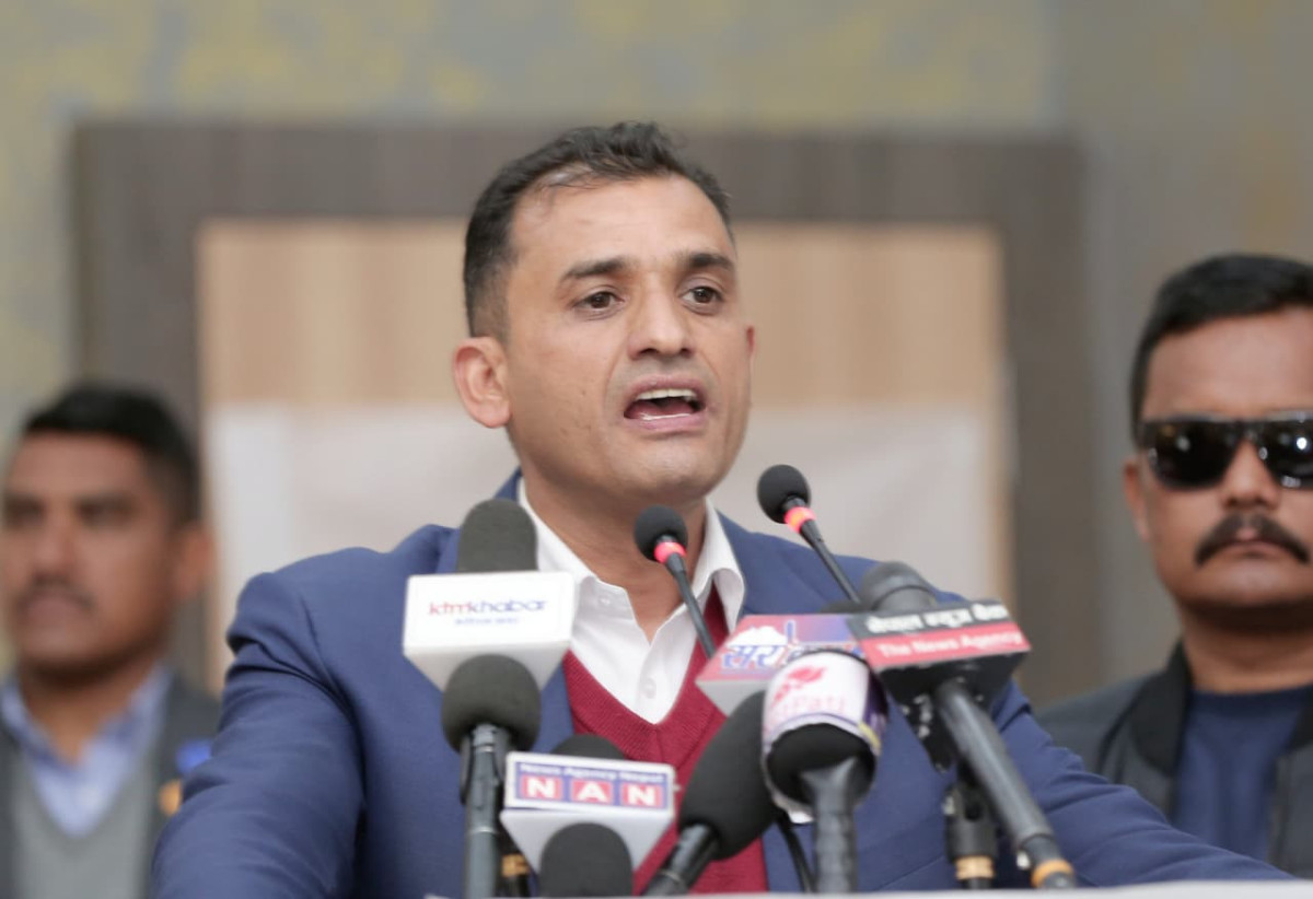 धन दौलत जम्मा गरेर पद र प्रतिष्ठाको आशक्तिमा आएका घण्टी बजाउनेहरू र हामी एउटै होइनौँ: माधव सापकोटा