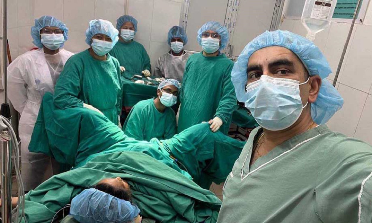 खोटाङमै सुरु भयो पाठेघर खस्ने समस्यासम्बन्धी शल्यक्रिया सेवा