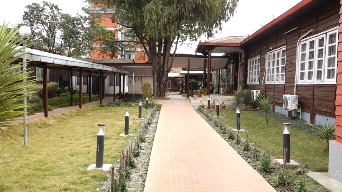 निर्वाचनको सरगर्मी: सुनसान सिंहदरबार