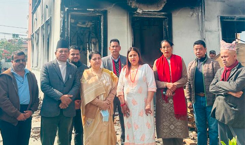जलेको निजी निवास हेर्न पुगिन् पूर्व राष्ट्रपति भण्डारी 