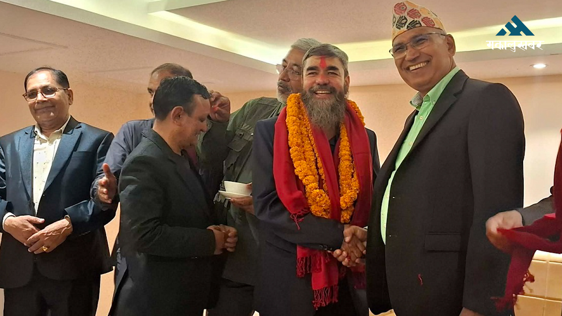 पूर्व संविधानसभा सदस्य विनोद पहाडी नेकपा एमालेमा प्रवेश