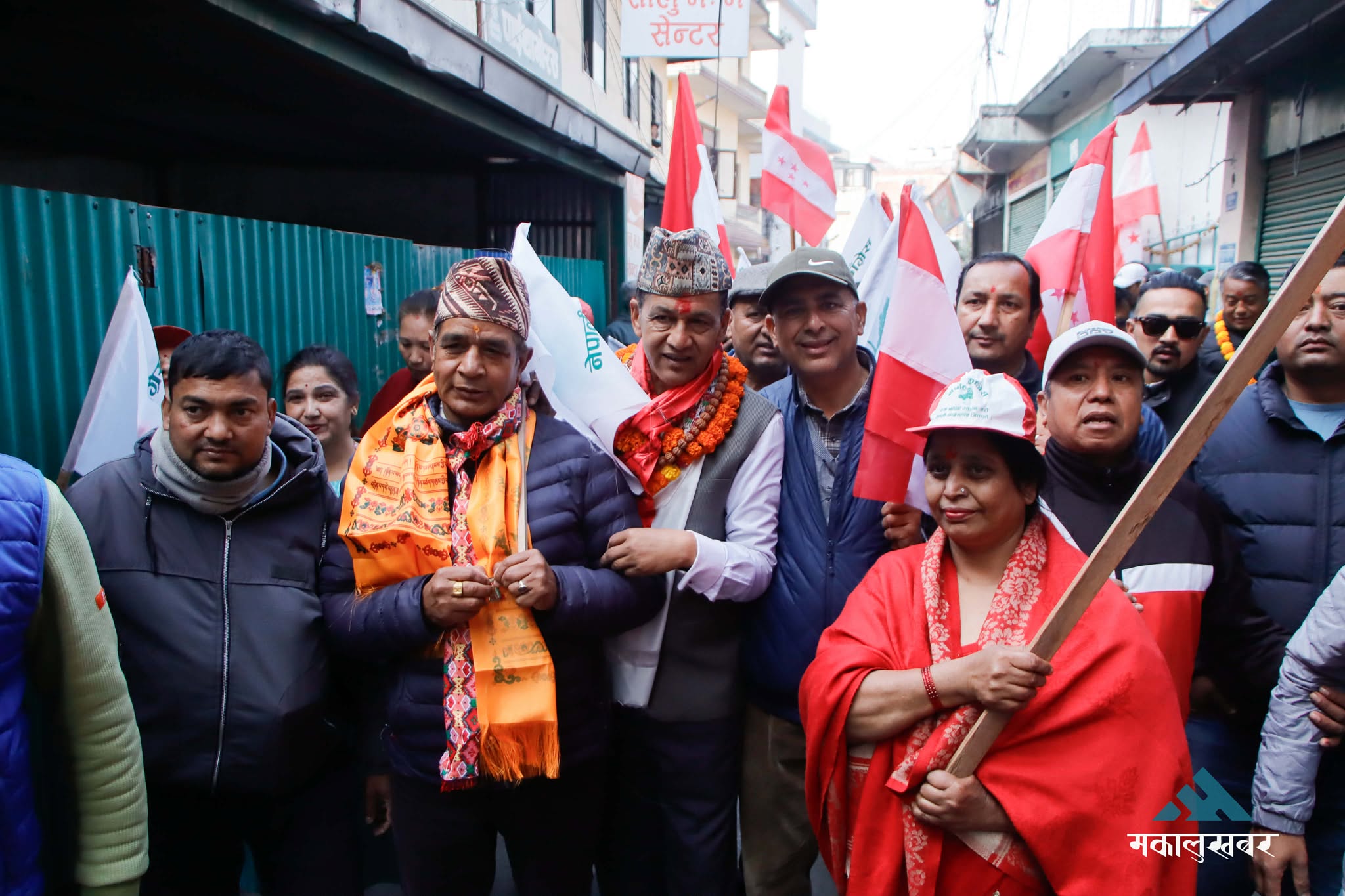 तस्बिरमा हेर्नुहोस् काठमाडौं-३ मा कांग्रेसको भव्य चुनावी घरदैलो