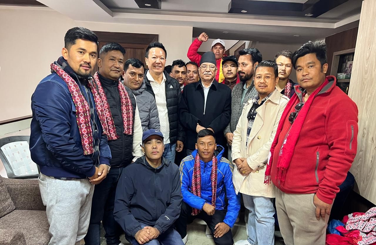 एमाले-कांग्रेस छाडेर दुई दर्जन नेता/कार्यकर्ता नेकपा प्रवेश