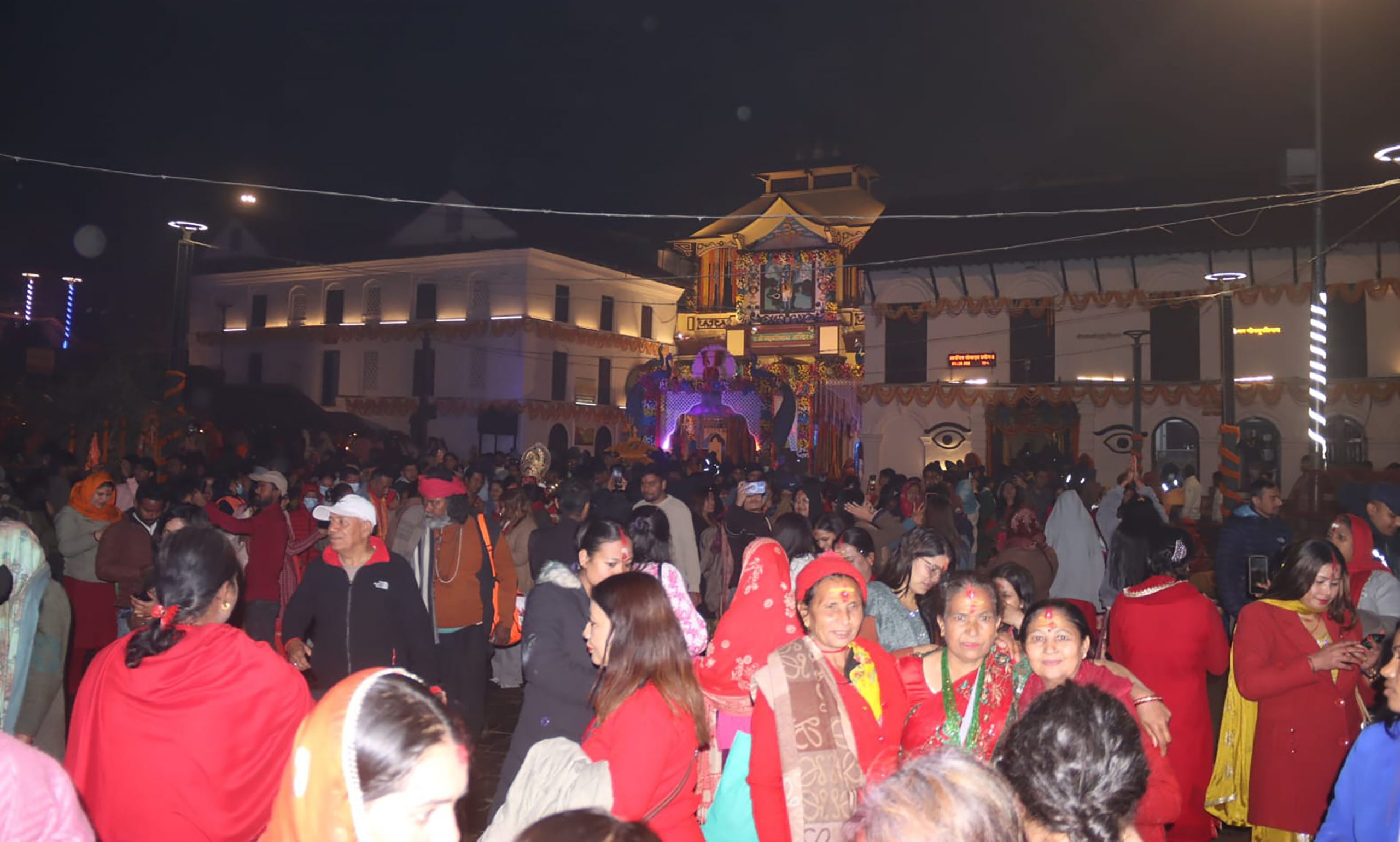 देशभर महाशिवरात्रिको रौनक : पशुपतिनाथमा दर्शनार्थीको घुइँचो
