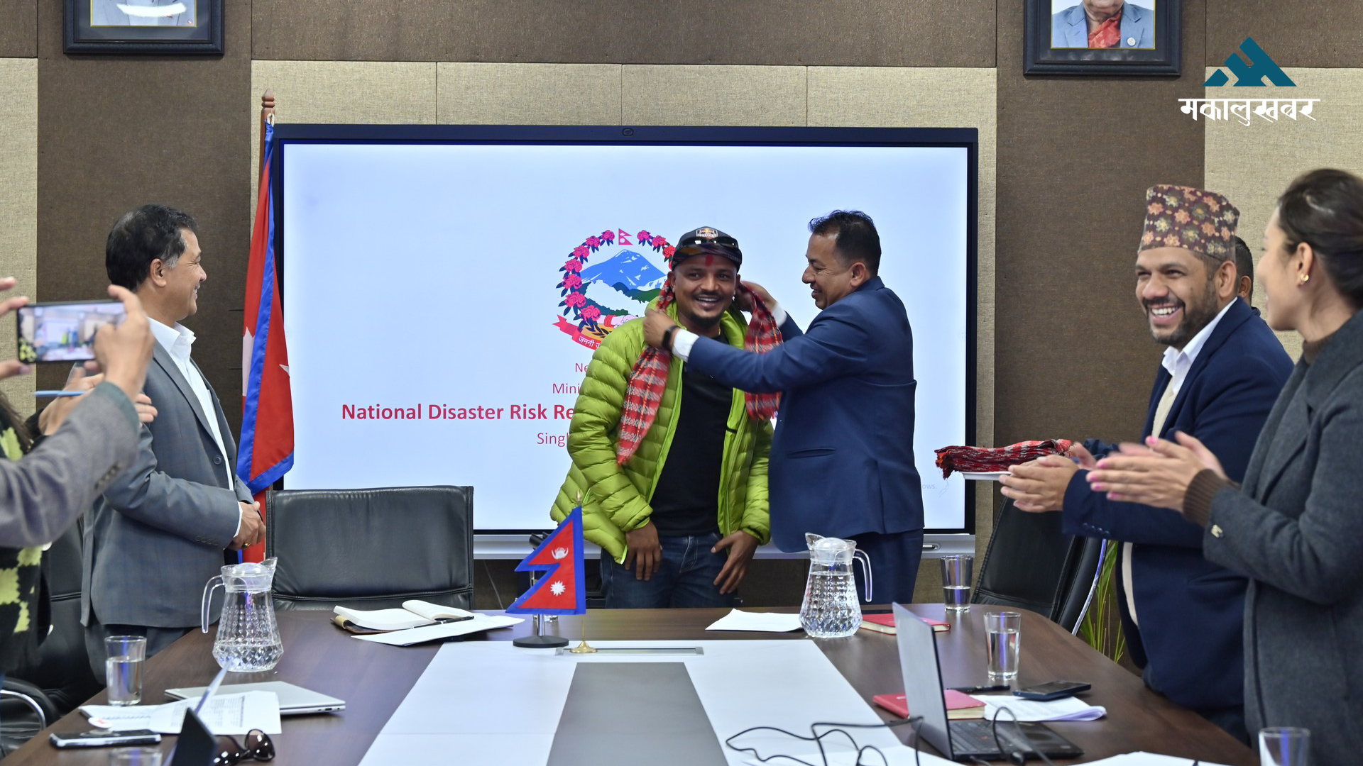 धादिङ दुर्घटनाका घाइतेको उद्धारमा खटिने थपलिया सम्मानित
