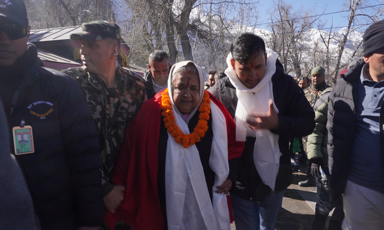 प्रधानमन्त्री कार्कीद्वारा मुक्तिनाथको दर्शन, निर्वाचन सफल पार्न निर्देशन