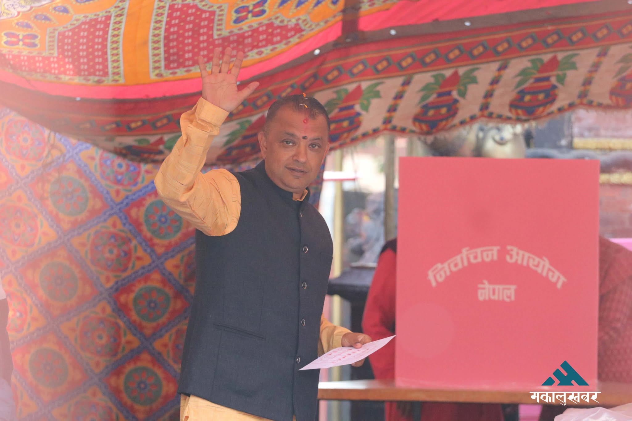 कांग्रेसका सभापति थापाले गरे मतदान (तस्बिरहरू)