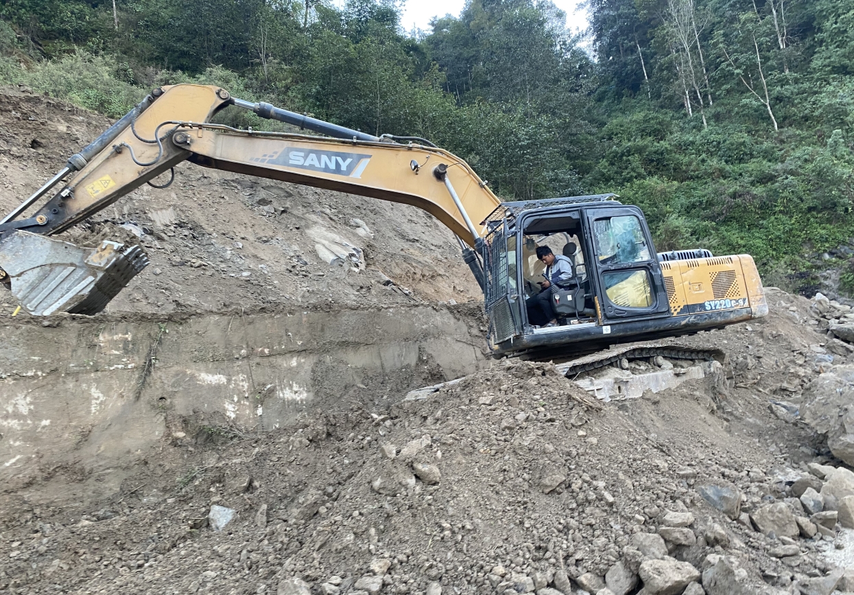 धुलिखेल–खावा खण्डमा आवागमन रोकेर स्तरोन्नति गरिँदै