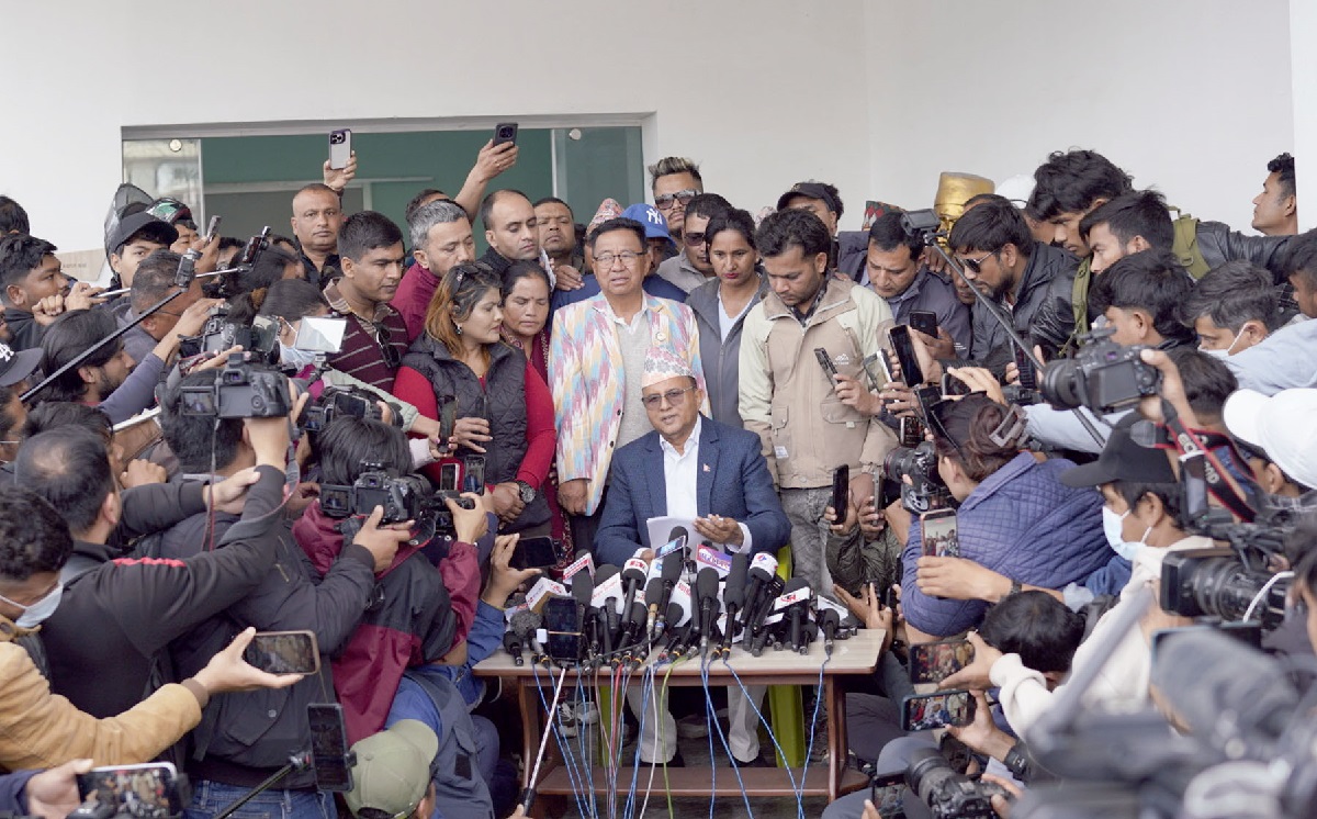 ओली र लेखकको तत्काल रिहाइ गर्न एमालेको माग, कानुनी र राजनीतिक रूपमा प्रतिवाद गर्ने चेतावनी (भिडिओ)