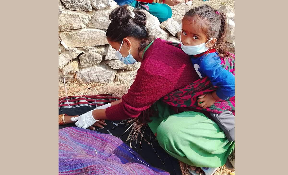 बाजुरामा बाटोमै सुत्केरी, आमा र शिशु सुरक्षित