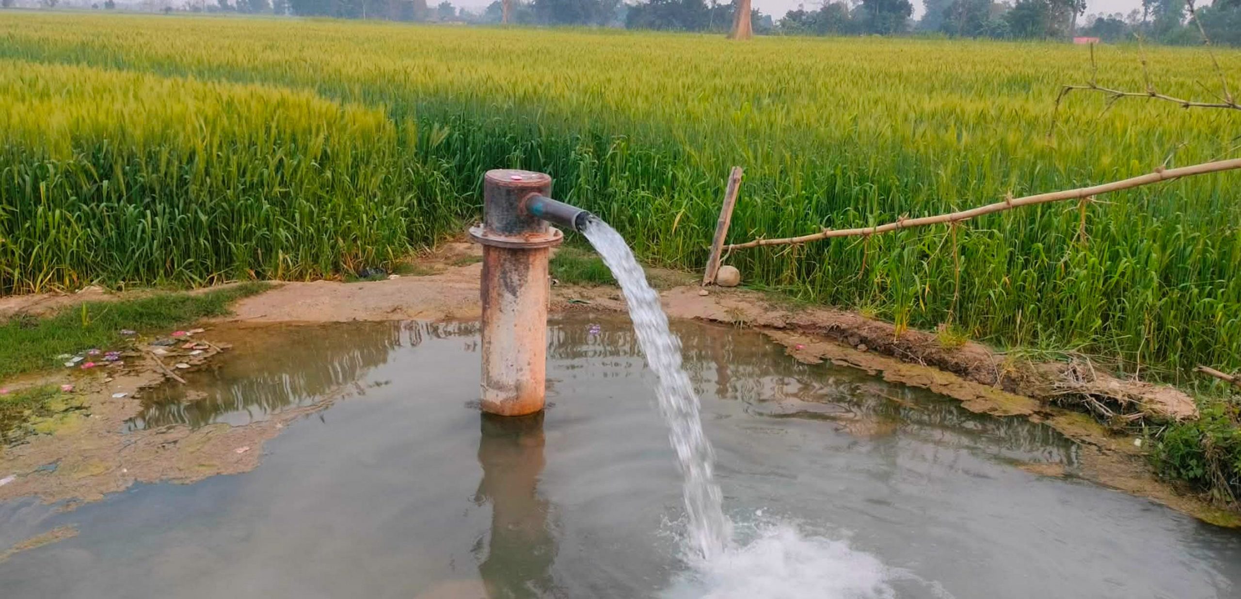 गाउँमा आएन डिपबोरिङमा पानी