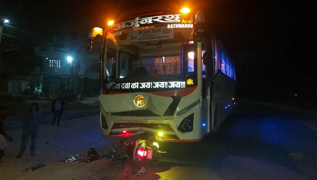 देवदहमा बसको ठक्करबाट स्कुटर चालक पाण्डेको मृत्यु