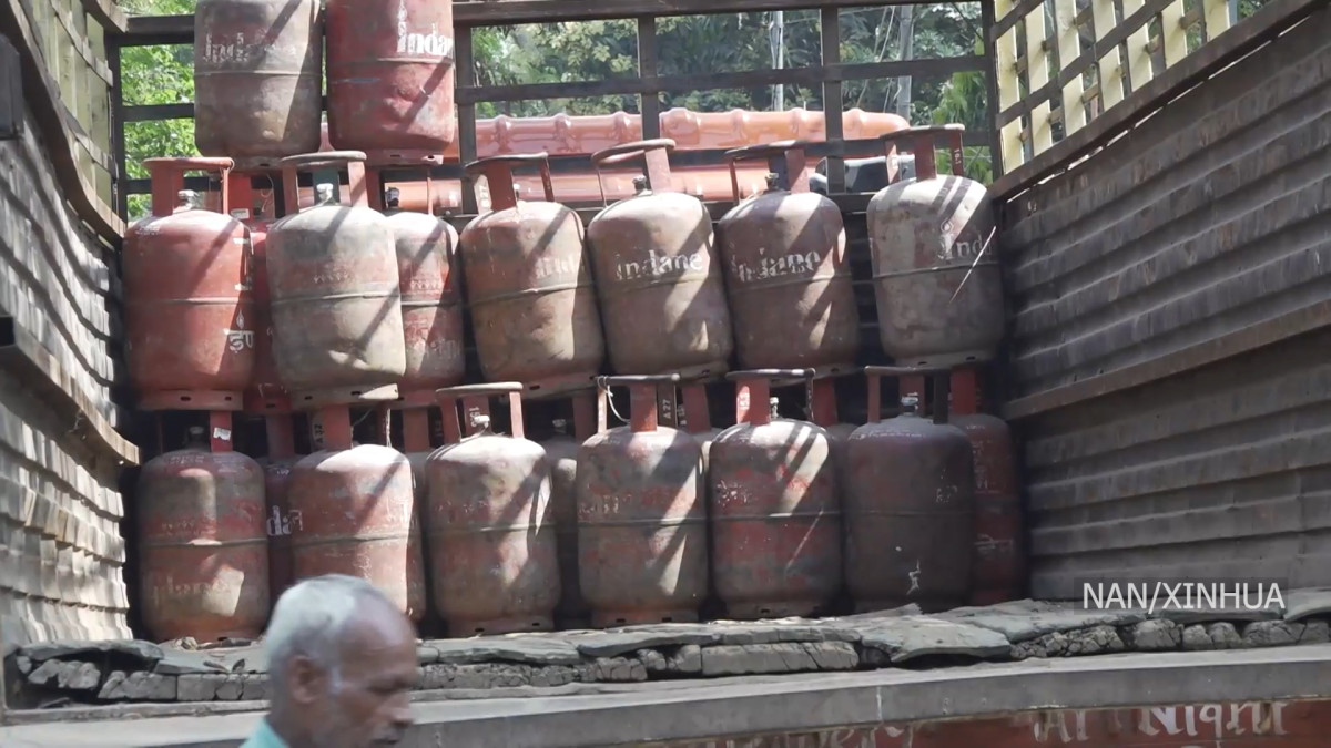 भारतमा खाना पकाउने ग्यासको चरम अभाव, सरकारद्वारा ‘अत्यावश्यक वस्तु ऐन’ लागू