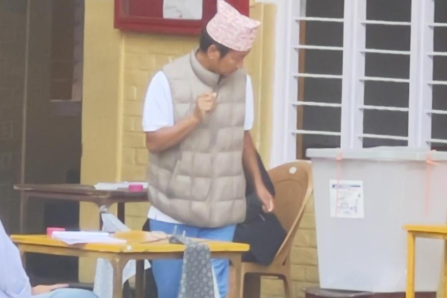 हर्क साम्पाङले कारमेल स्कुलबाट गरे मतदान