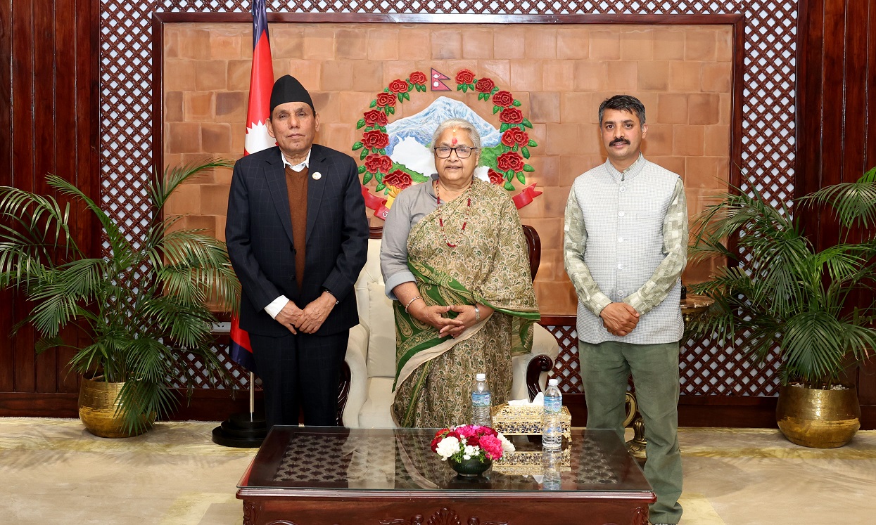 प्रधानमन्त्री कार्की र राष्ट्रियसभाका अध्यक्ष दाहालबीच शिष्टाचार भेट