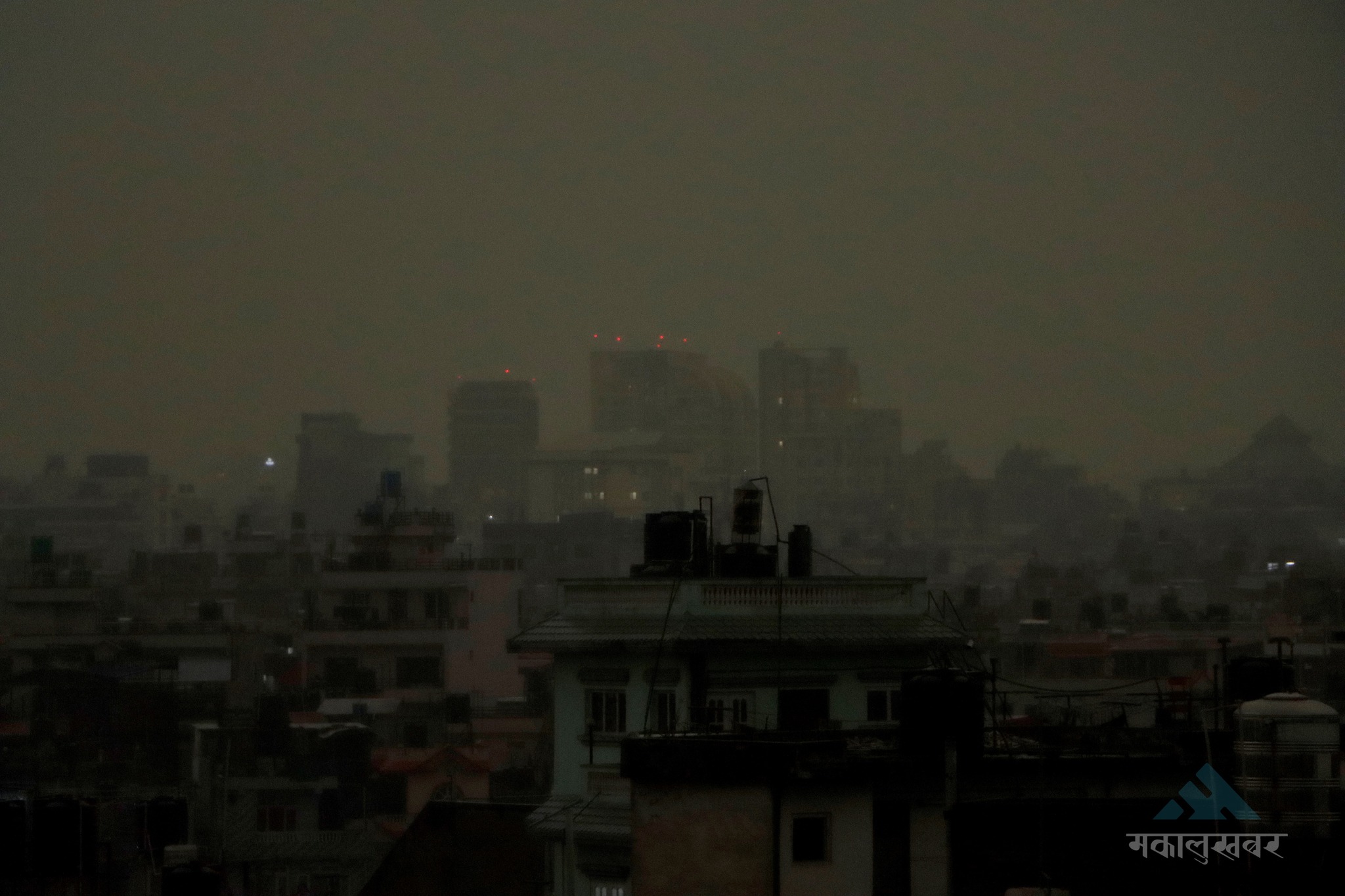 काठमाडौँमा हुरीबतासहितको वर्षा जारी, सतर्क रहन मौसमविद्को आग्रह