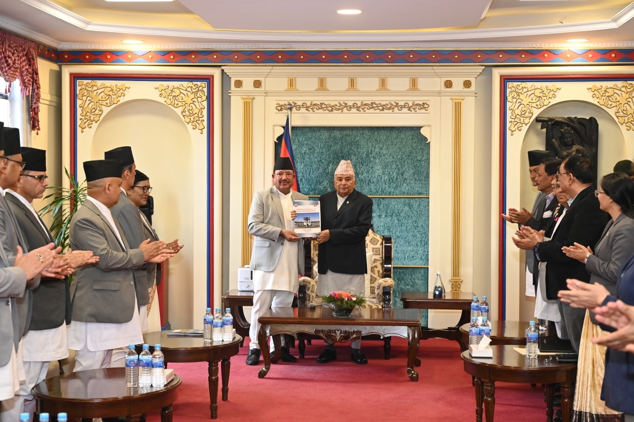 राष्ट्रपति समक्ष आयोगद्वारा निर्वाचन प्रतिवेदन पेस