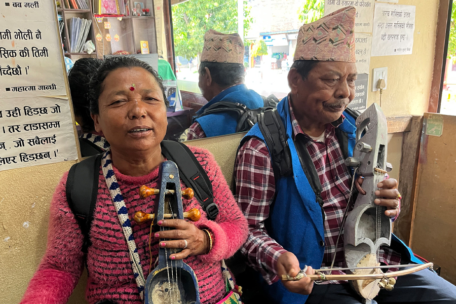 सारङ्गीको धुनमा गुजारा