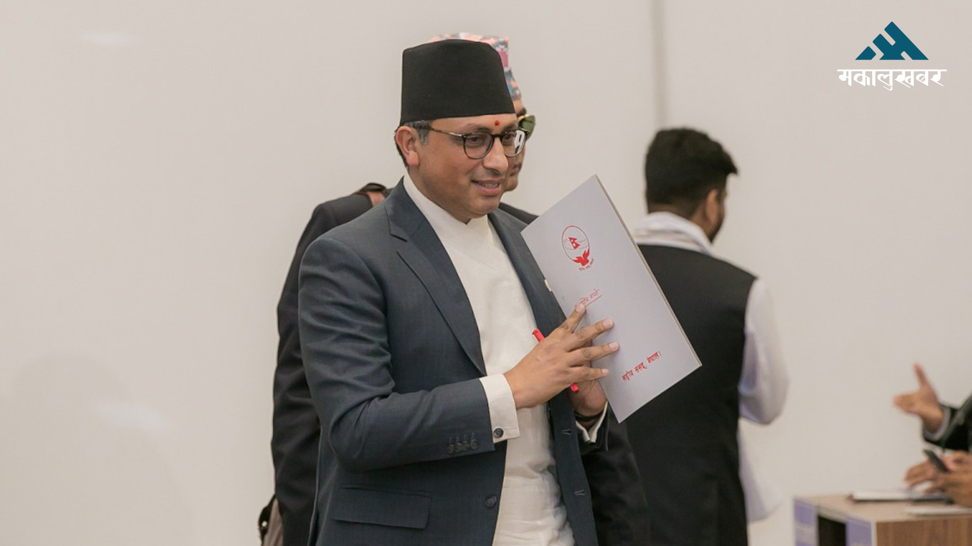 अर्थतन्त्र सुदृढीकरणका लागि निजी क्षेत्रसँग हातेमालो गर्न सरकार तयार छः अर्थमन्त्री वाग्ले