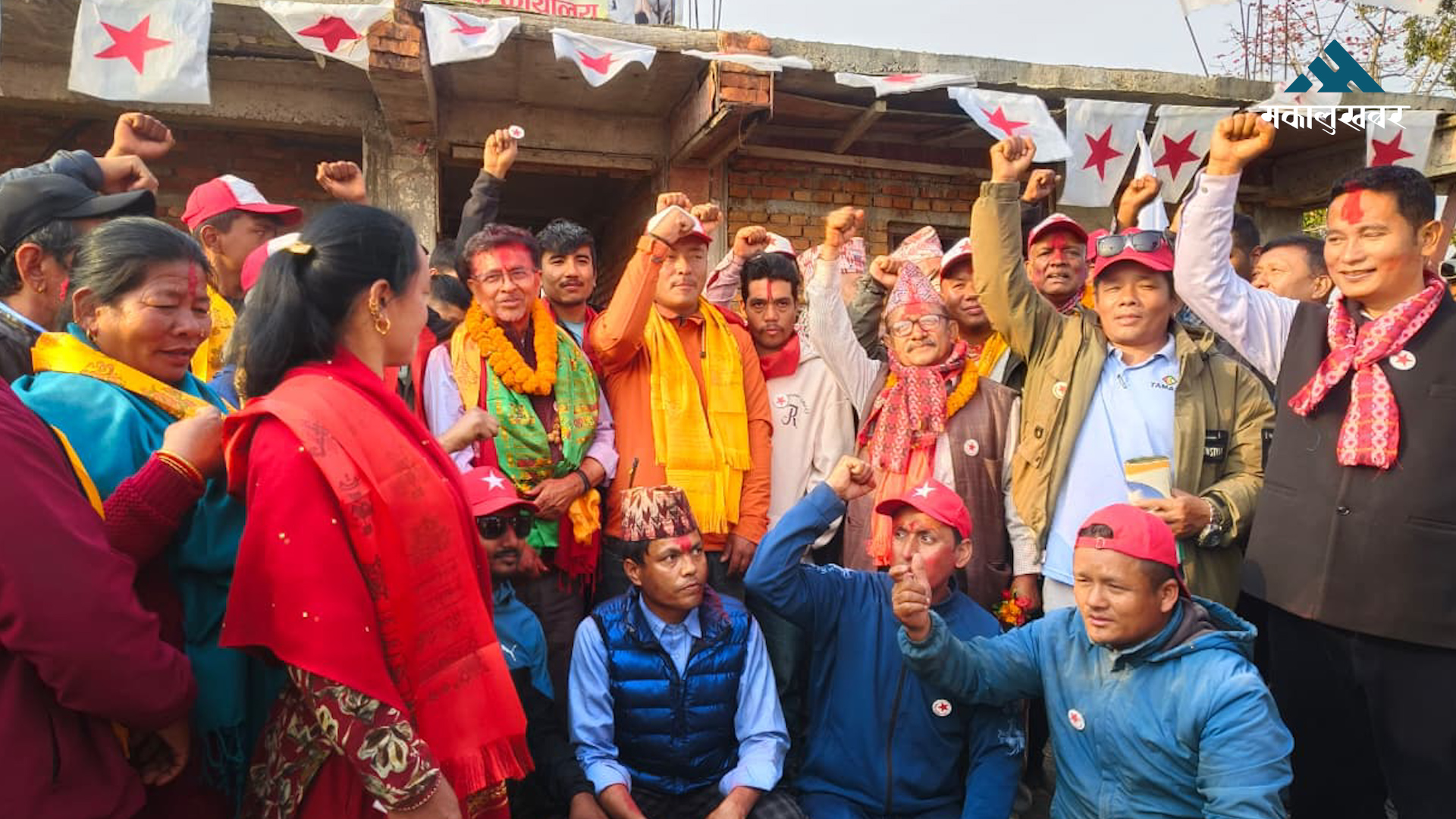 धादिङमा एमाले र कांग्रेसका ३३ कार्यकर्ता नेकपामा प्रवेश