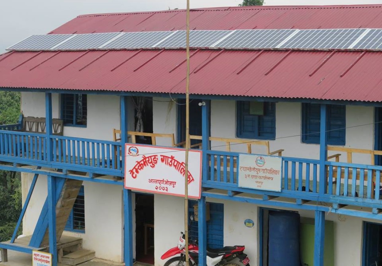 काम नगर्ने ठेकेदारलाई कारबाही अघि बढाउँदै टेम्केमैयुङ गाउँपालिका