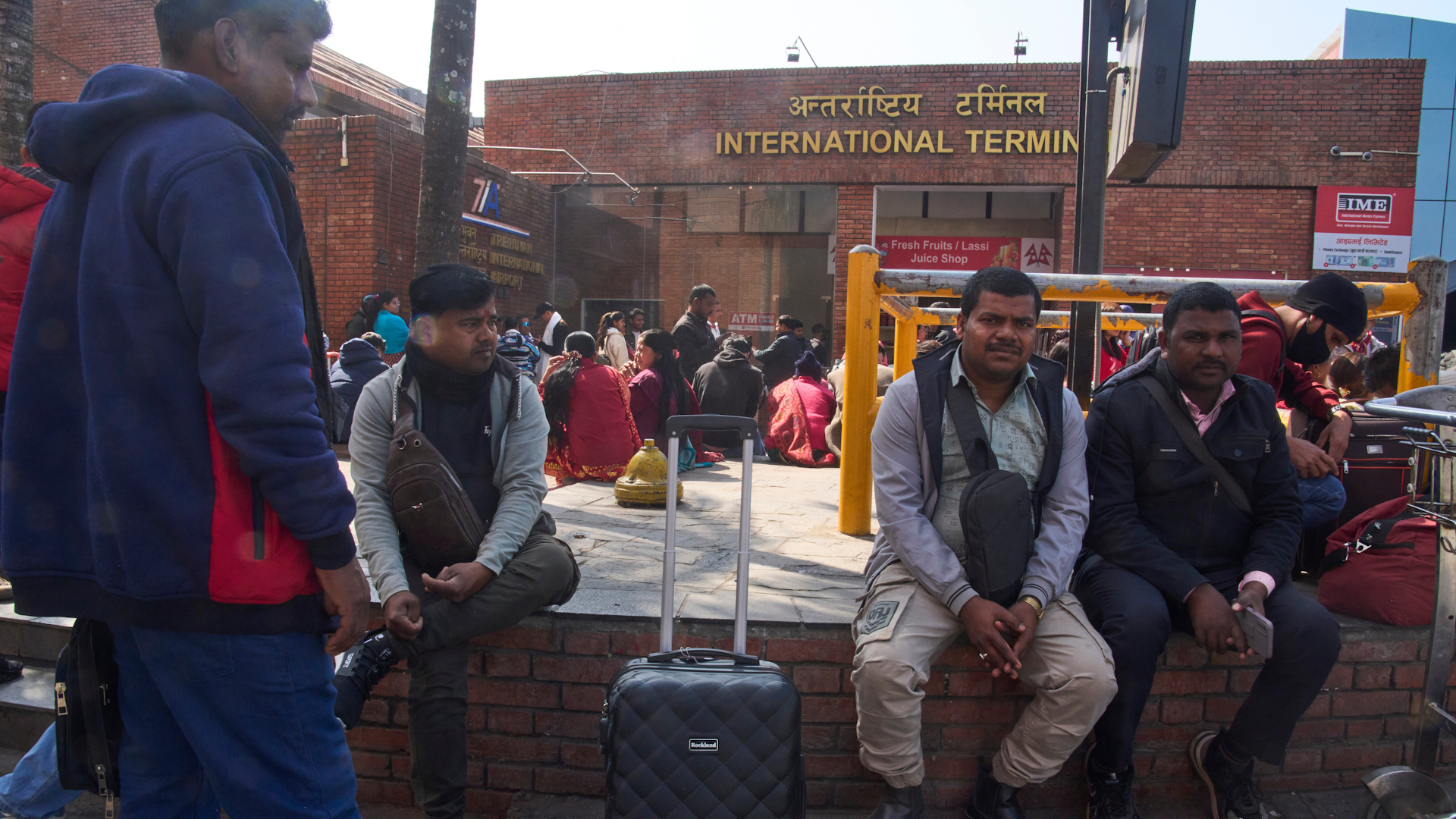 विमानस्थलमा अलपत्र नेपालीलाई सरकारले त्यही सुरक्षा दिएर राख्ने