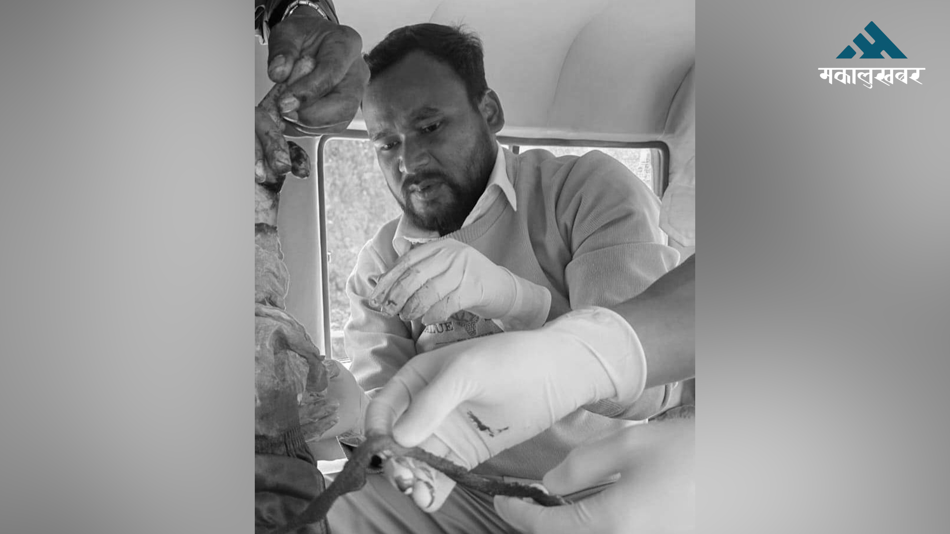 गुडिरहेको एम्बुलेन्सभित्रै चिकित्सकले उपचार गरेपछि…