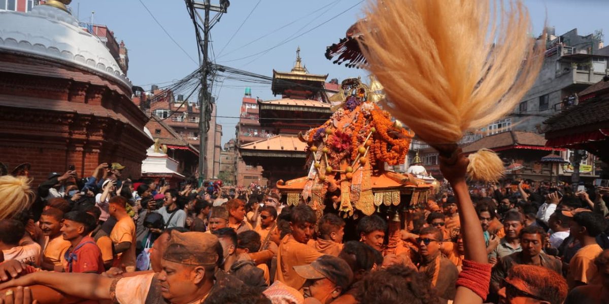 भक्तपुरमा उत्साहका साथ मनाइयो सिन्दुर जात्रा (तस्बिरहरू)
