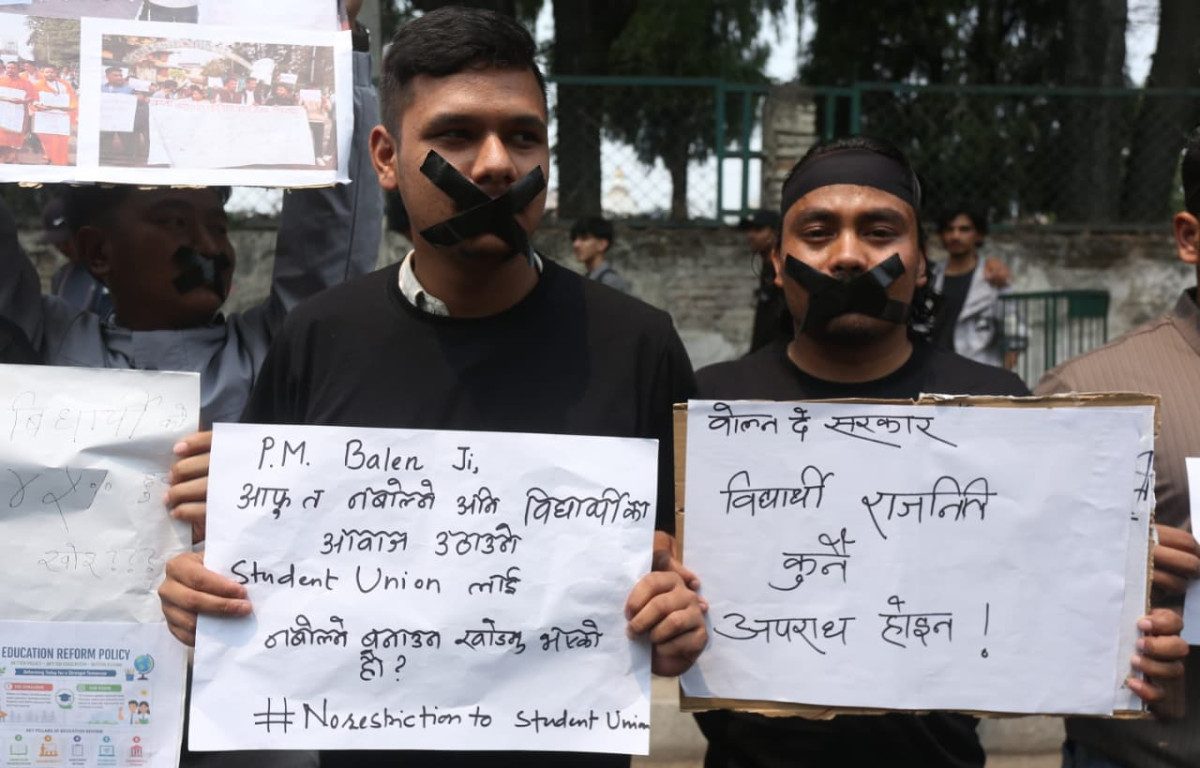 त्रिचन्द्रका विद्यार्थी सडकमाः सरकारी प्रतिबन्धको तयारीको विरोध (तस्बिरहरू)