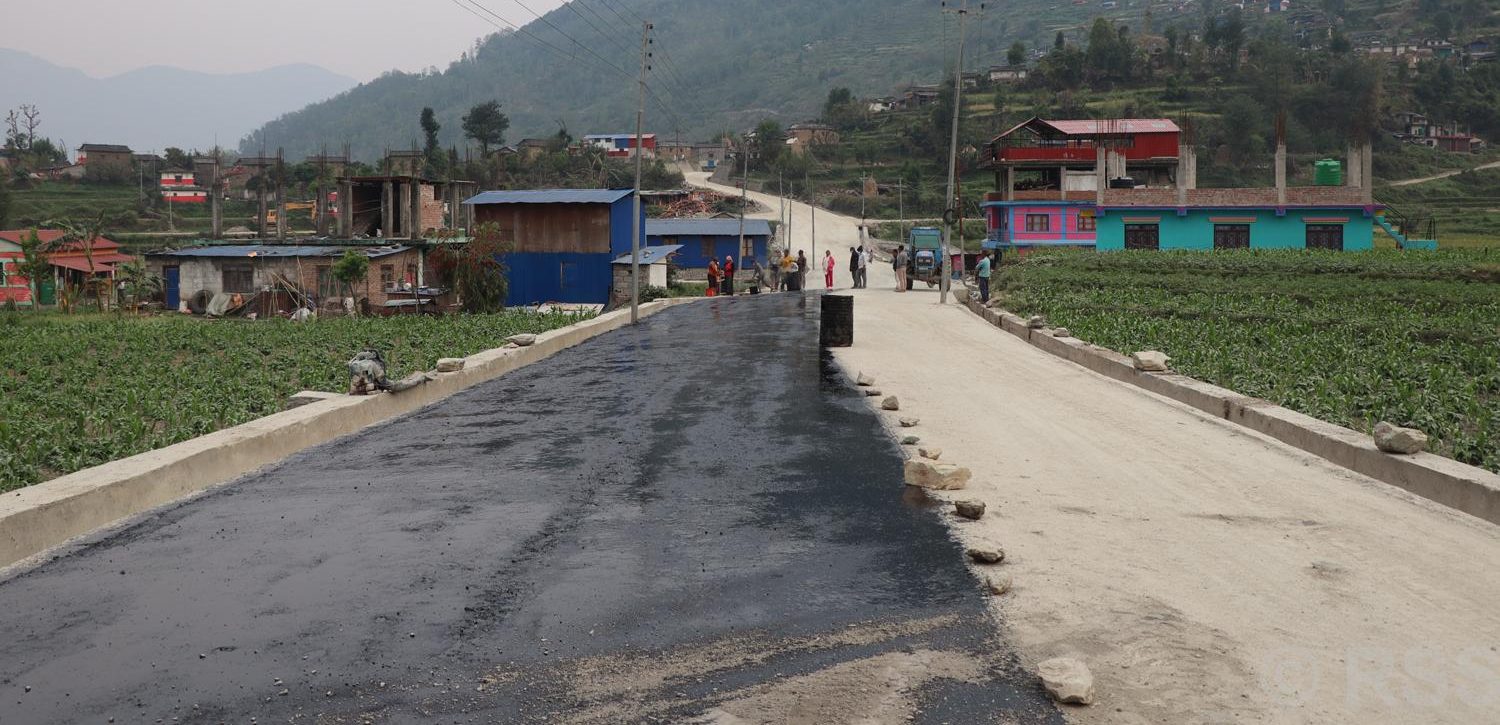 एकैसाथ बन्यो तीन सडक र वडा कार्यालय भवन