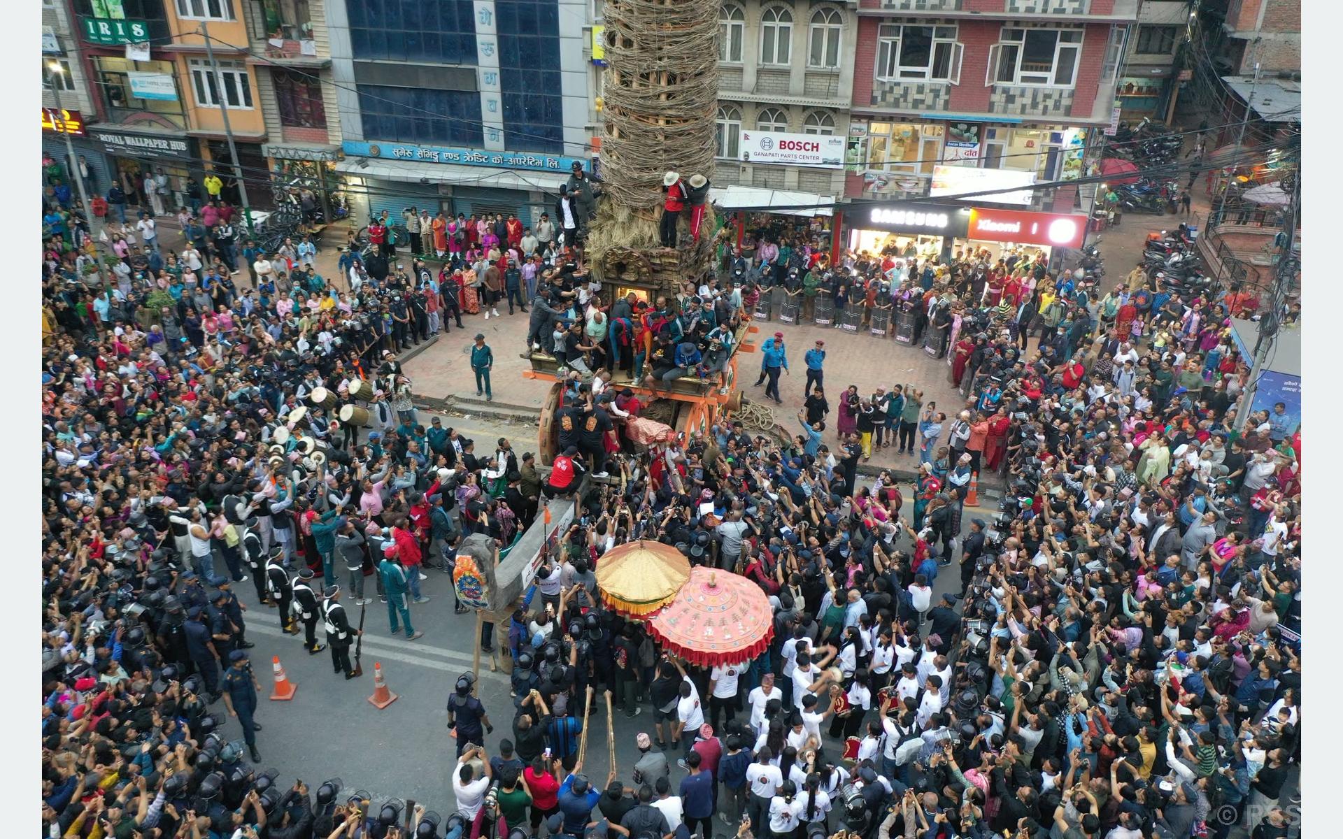 ललितपुरमा रातो मच्छिन्द्रनाथको रथारोहण