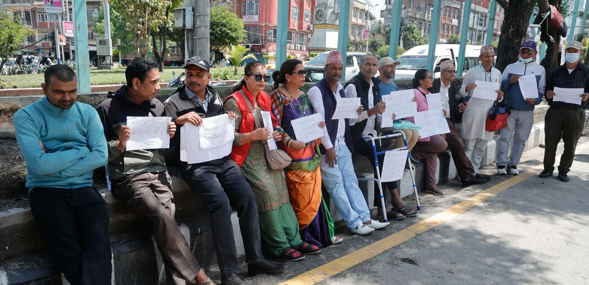 चुरे संरक्षणको मागसहित माइतीघरमा प्रदर्शन (तस्बिरहरू)