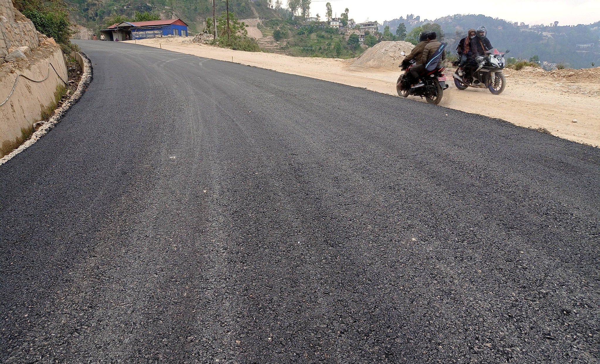 अरनिको राजमार्गः आजदेखि दुईतर्फी आवागमन