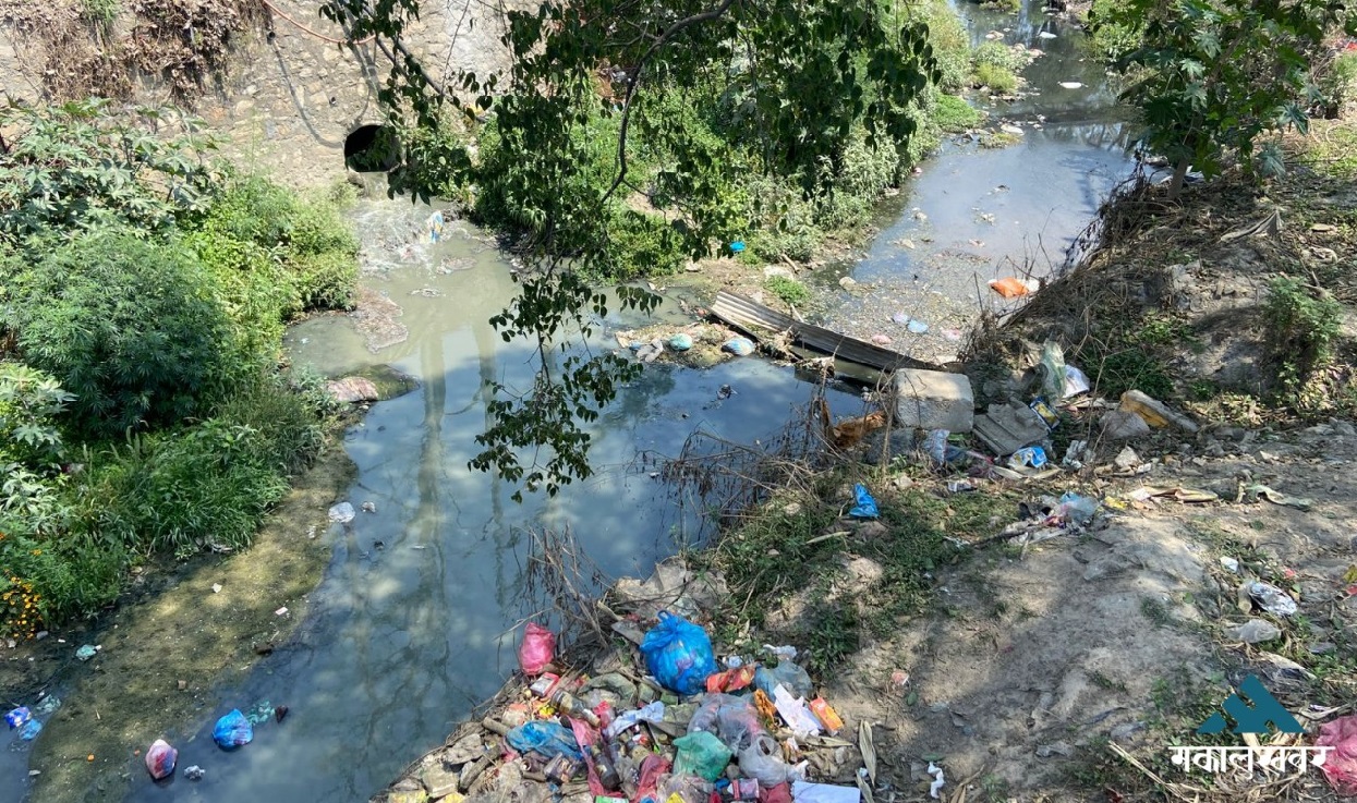 हनुमन्ते अझै दुर्गन्धमै (तस्बिरहरू)