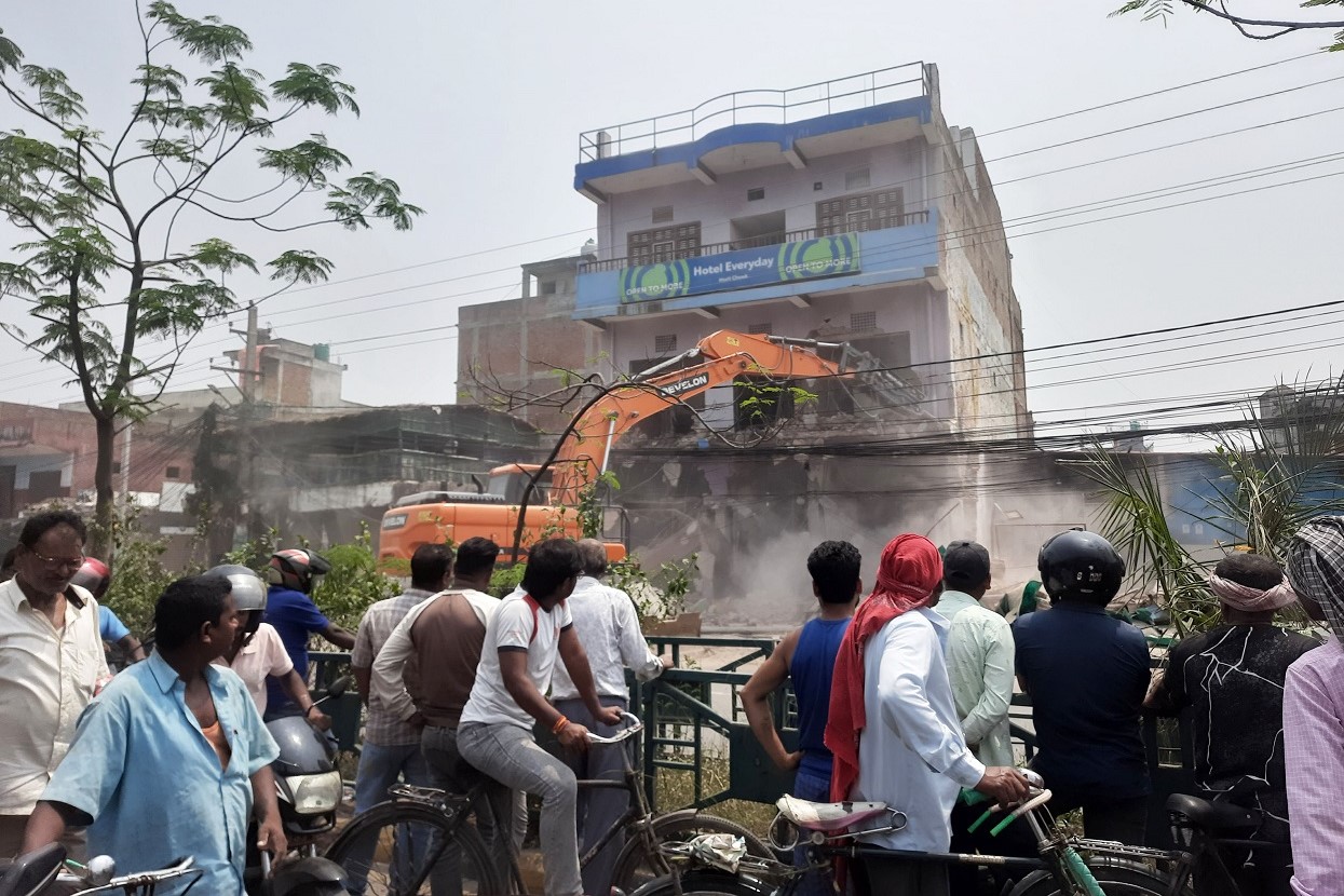 वीरगन्जमा अतिक्रमित संरचना भत्काउन सुरु