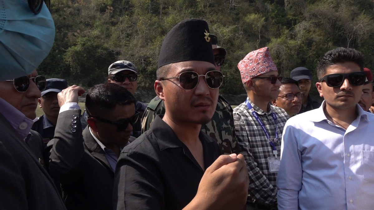 नागढुङ्गा-मुग्लिङ सडक अनुगमनमा गृहमन्त्री गुरुङ- ‘काममा ढिलासुस्ती भए ब्ल्याक लिस्टमा राखिने’ चेतावनी