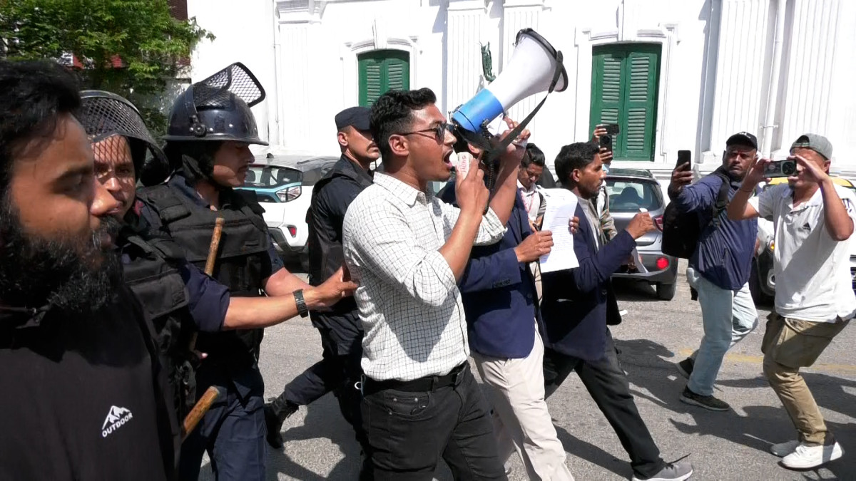 पेट्रोलियम मूल्यवृद्धि फिर्ता लिन माग गर्दै जेनजी अभियानले निगमलाई बुझायो ज्ञापनपत्र