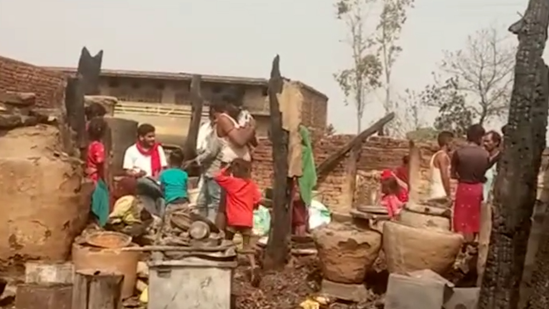नरैनापुरमा आगलागीबाट तेह्र घरगोठ जलेर ध्वस्त