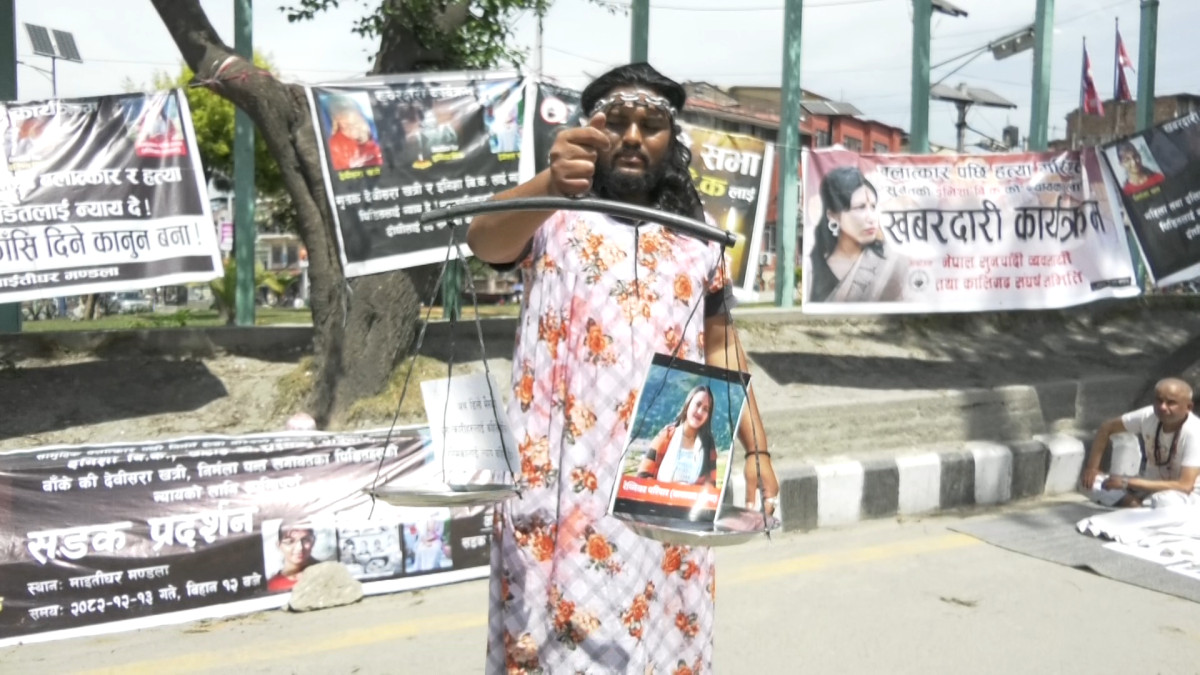 सामूहिक बलात्कारपछि हत्या गरिएकाहरूको न्यायको लागि माइतीघरमा प्रदर्शन