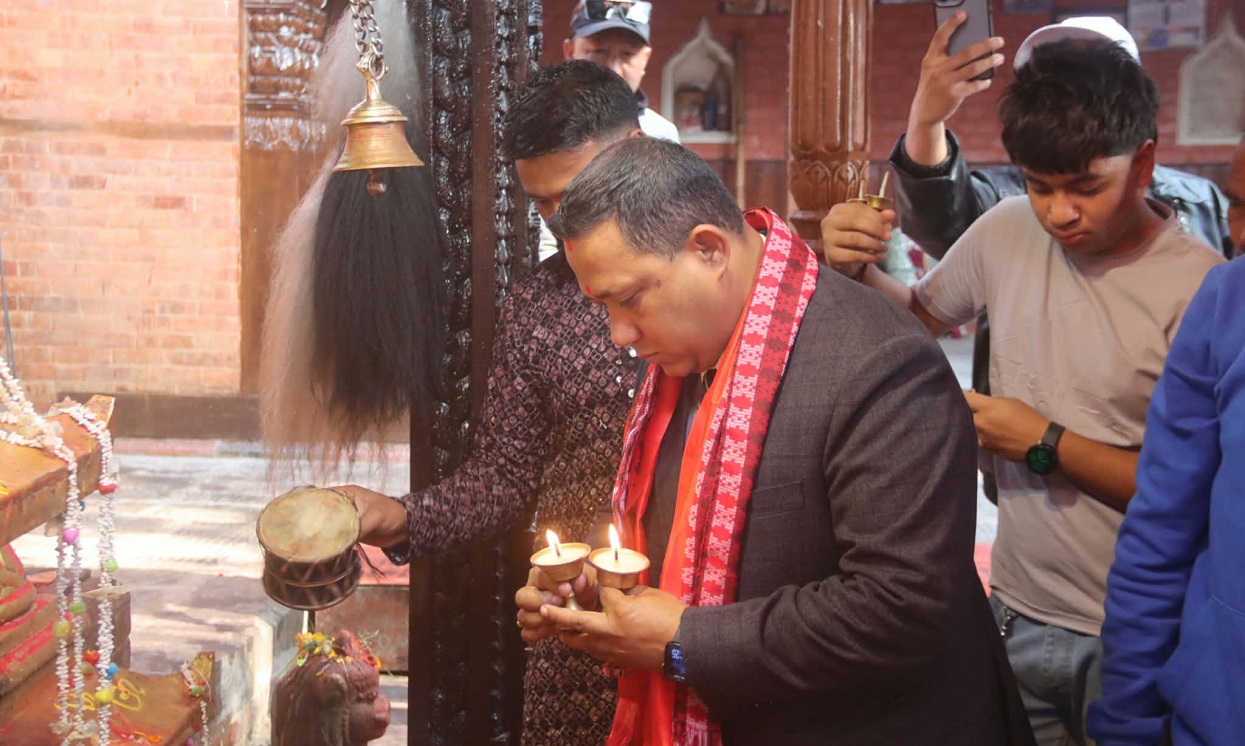 परराष्ट्रमन्त्री खनालद्वारा मनमैजु मन्दिरमा पूजाअर्चना
