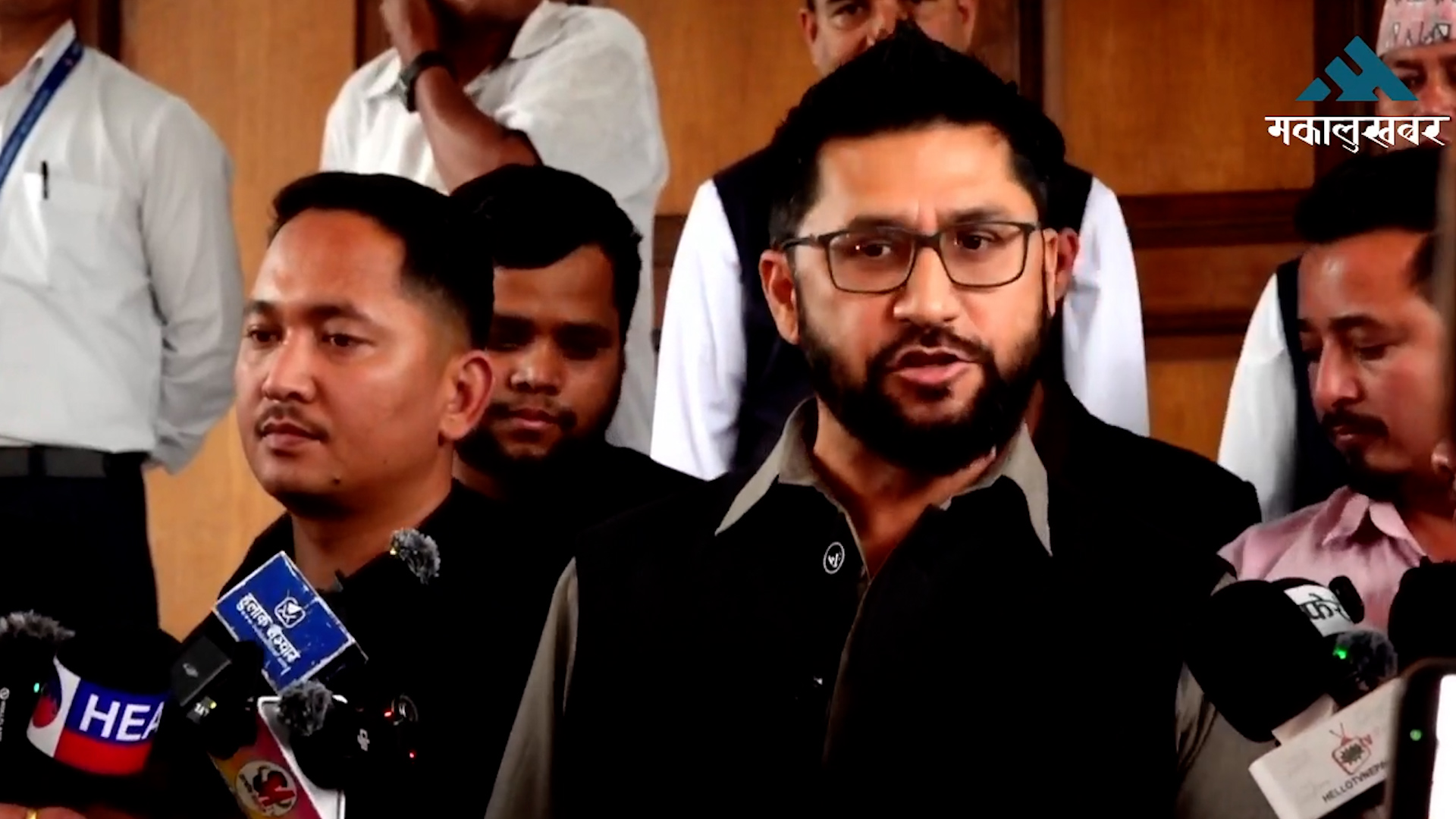 पूर्ववर्ती सरकारले गरेका विवादित नियुक्ति हटाउँदैछौँः रवि लामिछाने