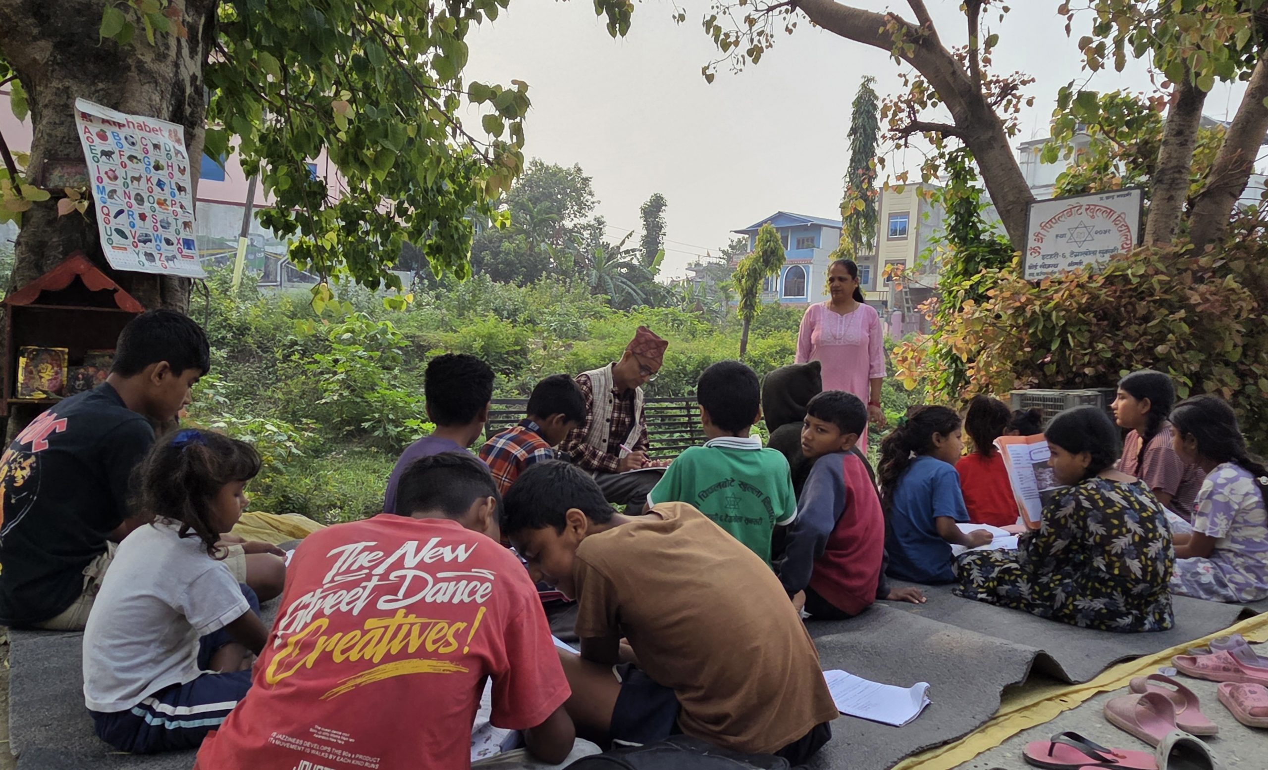 धरानमा पिपलबोटे खुला विद्यालय: तीन दशकदेखि निःशुल्क शिक्षा दिंदै चन्द्र भण्डारी